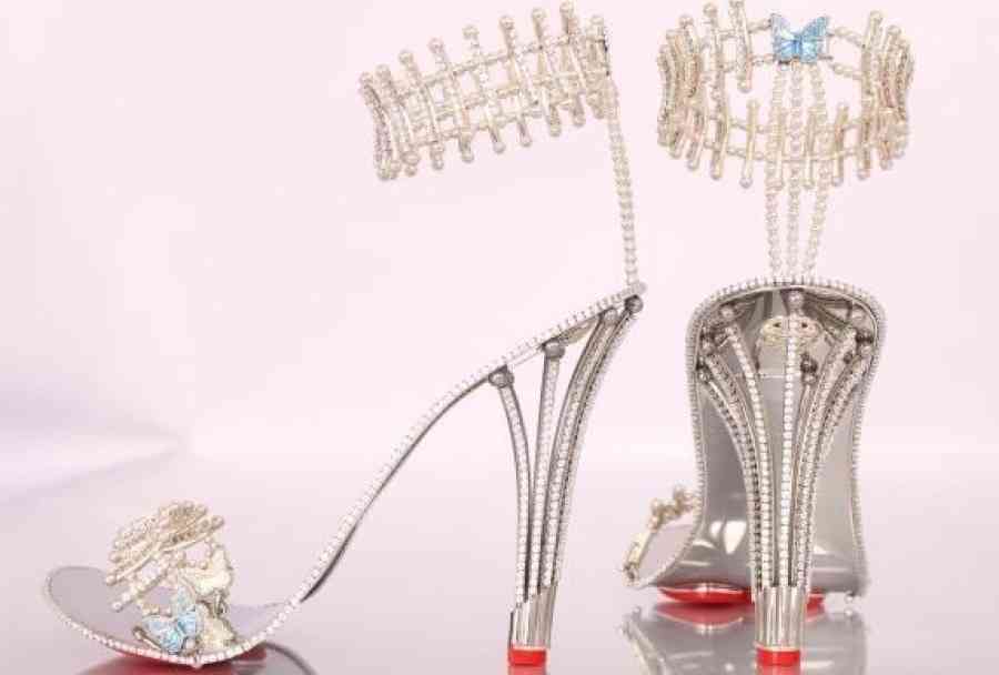 美しいヒールの写真を見せ合おう