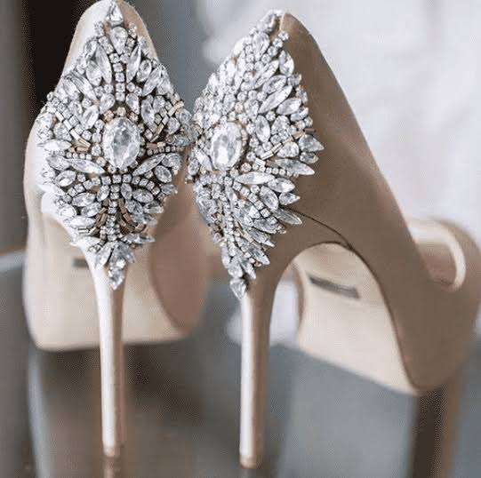 美しいヒールの写真を見せ合おう