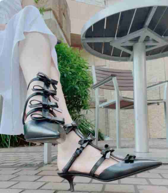 美しいヒールの写真を見せ合おう