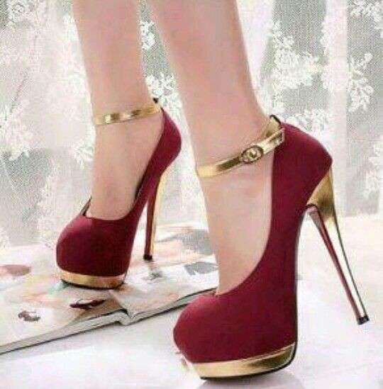 美しいヒールの写真を見せ合おう