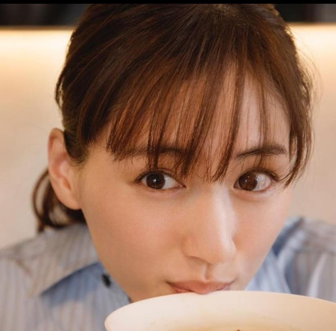 綾瀬はるか　五輪CM女王の意外な夕食…千円親子丼を持ち帰り姿