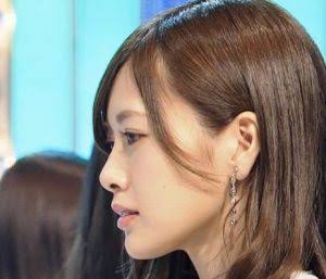 乃木坂46松村沙友理写真集に白石麻衣が登場、撮影テーマは“結婚式”
