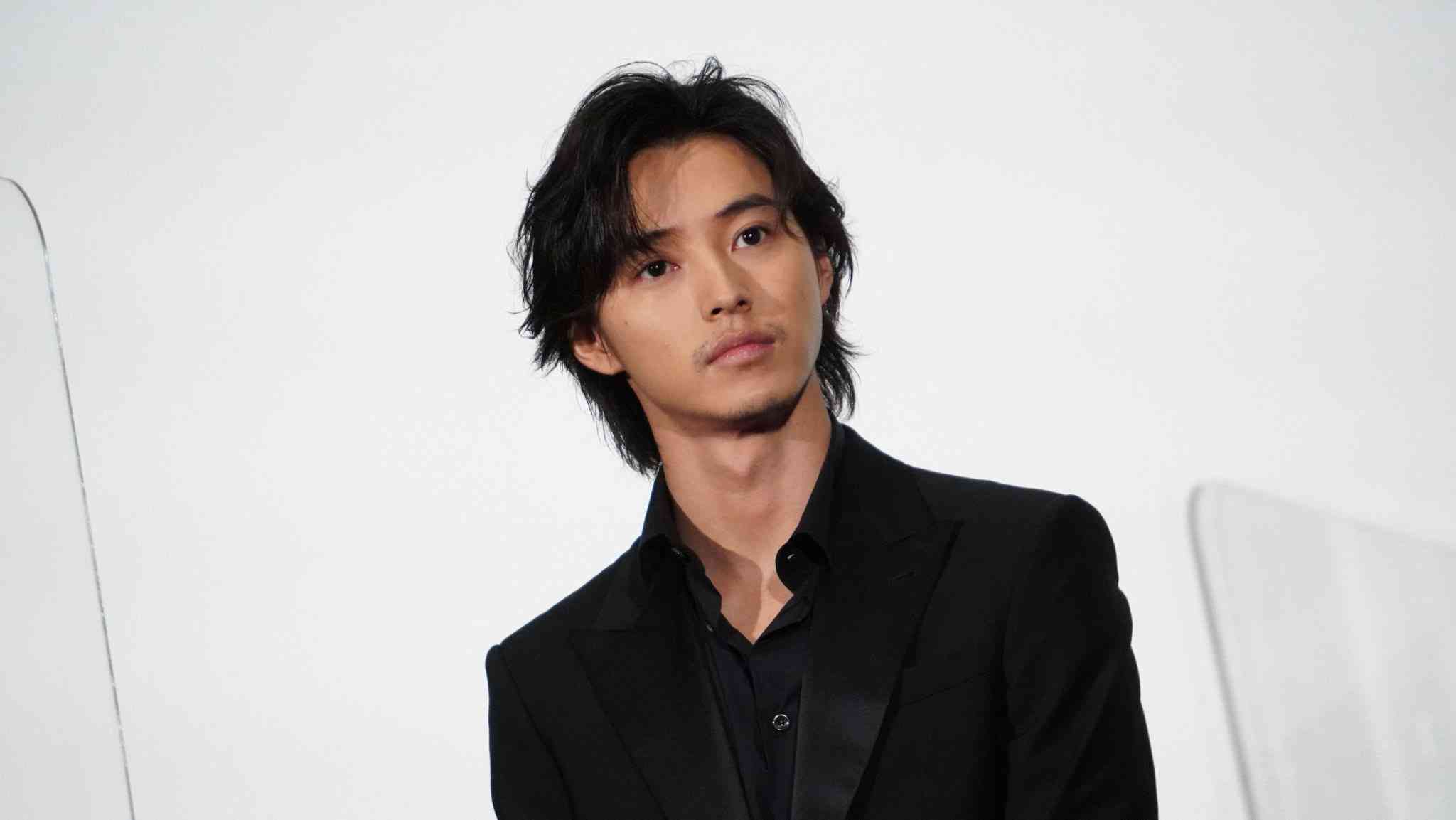 「V字開脚してる山崎賢人にしか見えない」 ハンモックに座る姿に見間違い続出→SNSで爆笑