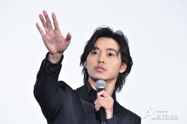 「V字開脚してる山崎賢人にしか見えない」 ハンモックに座る姿に見間違い続出→SNSで爆笑
