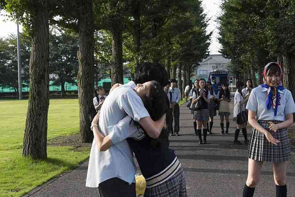 「V字開脚してる山崎賢人にしか見えない」 ハンモックに座る姿に見間違い続出→SNSで爆笑