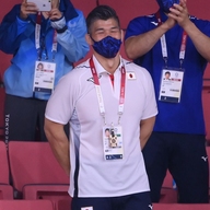 退任の井上康生監督は号泣 威信失墜した日本柔道をユニーク手法で復権に導く 全柔連の内規で任期満了