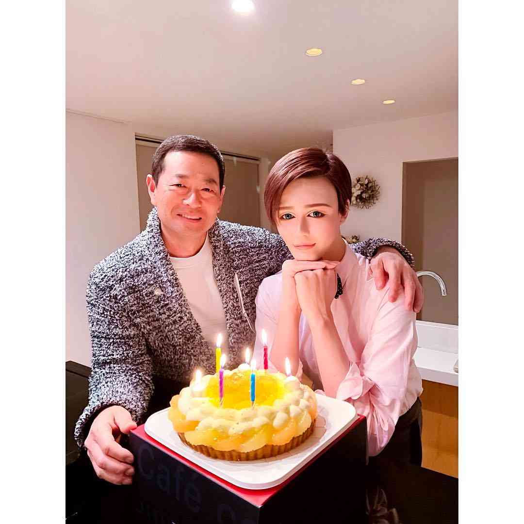 Matt「My Queen」鈴木えみとの2ショットに「二人とも神々しい」「圧倒的美!!!」の声