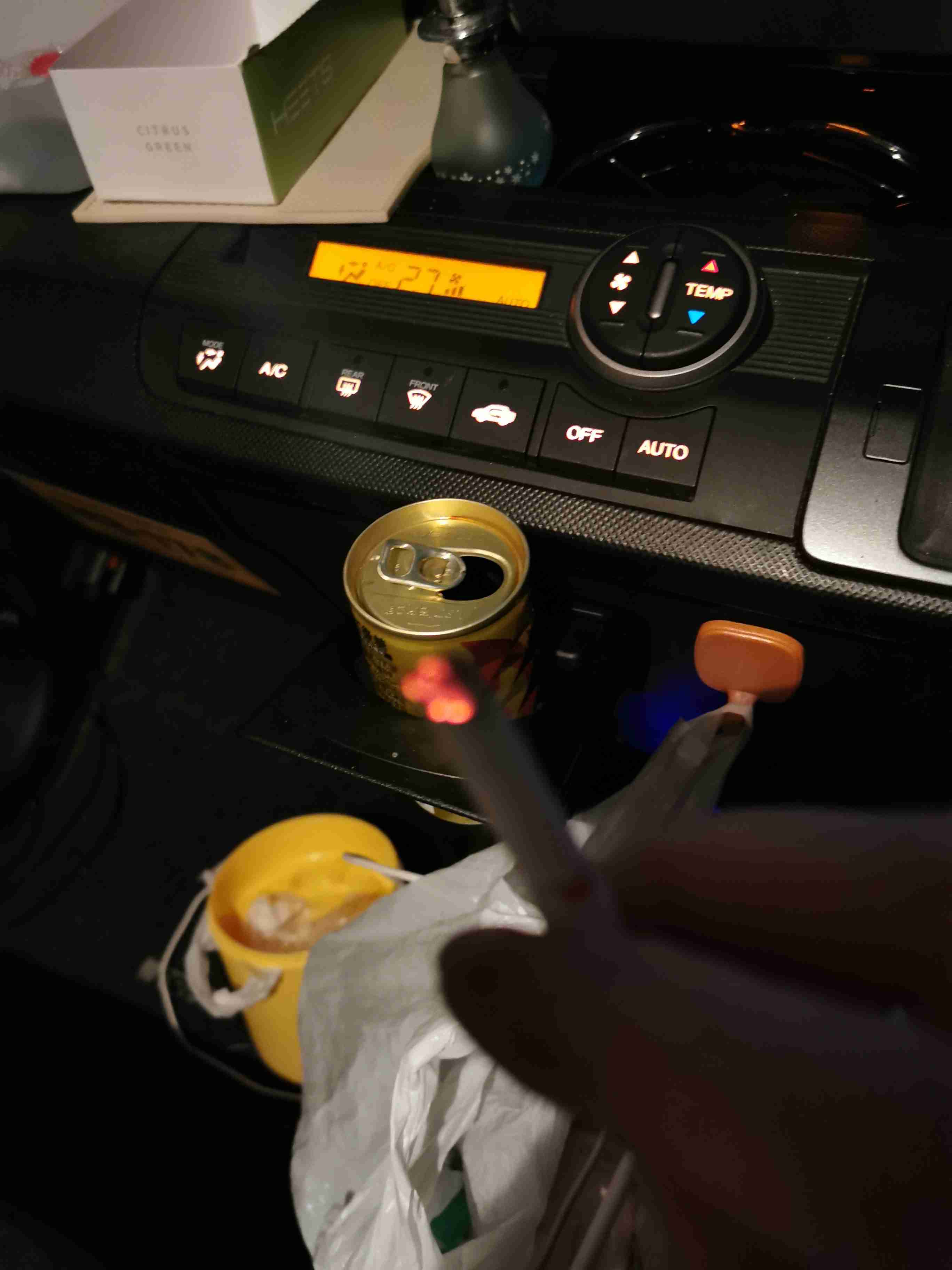 車内にお金いくら置いてますか？