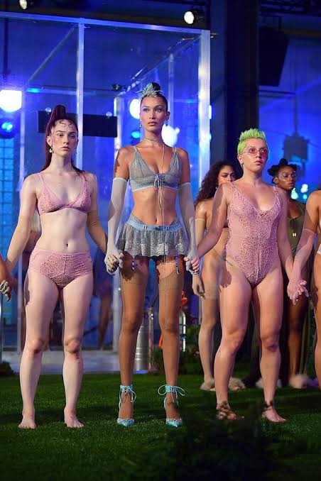 歌姫リアーナ、資産1860億円超で“ビリオネア”認定!「世界一リッチ」な女性ミュージシャンに