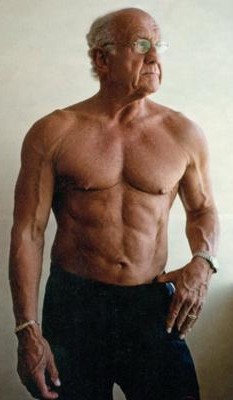 パワフル高齢者！71歳でボディビルティングに目覚めた75歳のおばあさん、人生を満喫中