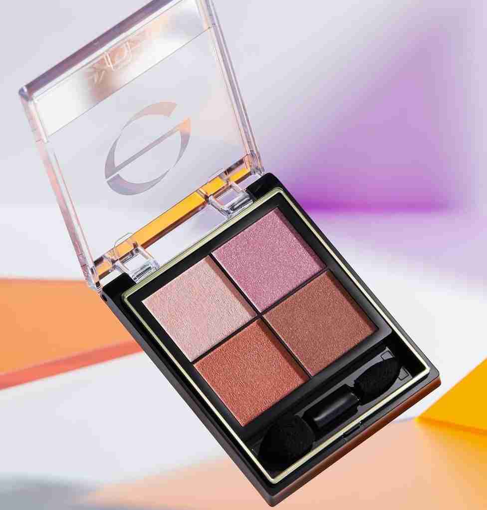 秋の赤みブラウンメイク