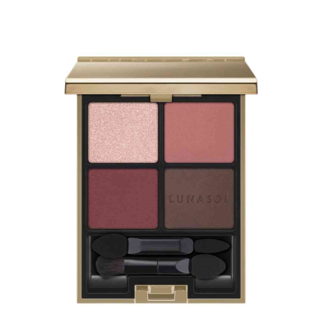 秋の赤みブラウンメイク