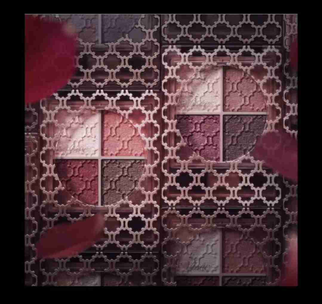 秋の赤みブラウンメイク