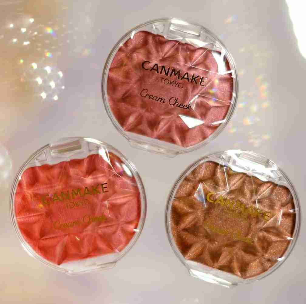 秋の赤みブラウンメイク