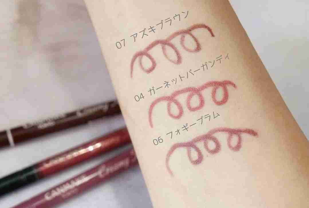 秋の赤みブラウンメイク