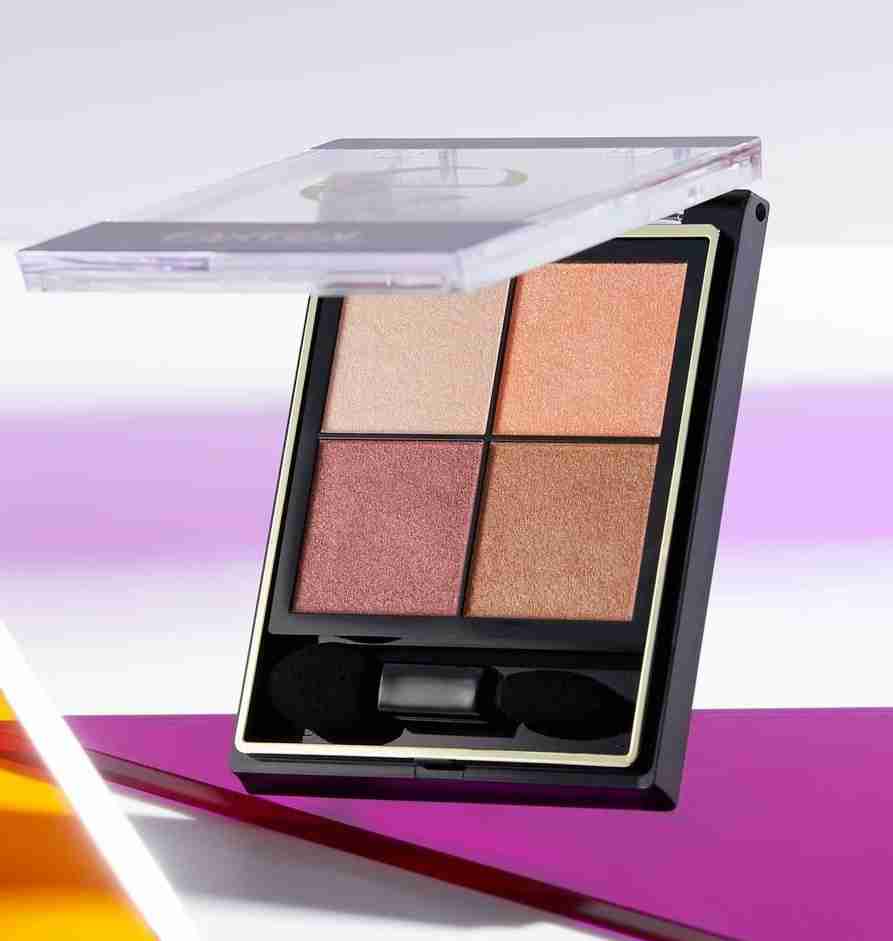 秋の赤みブラウンメイク