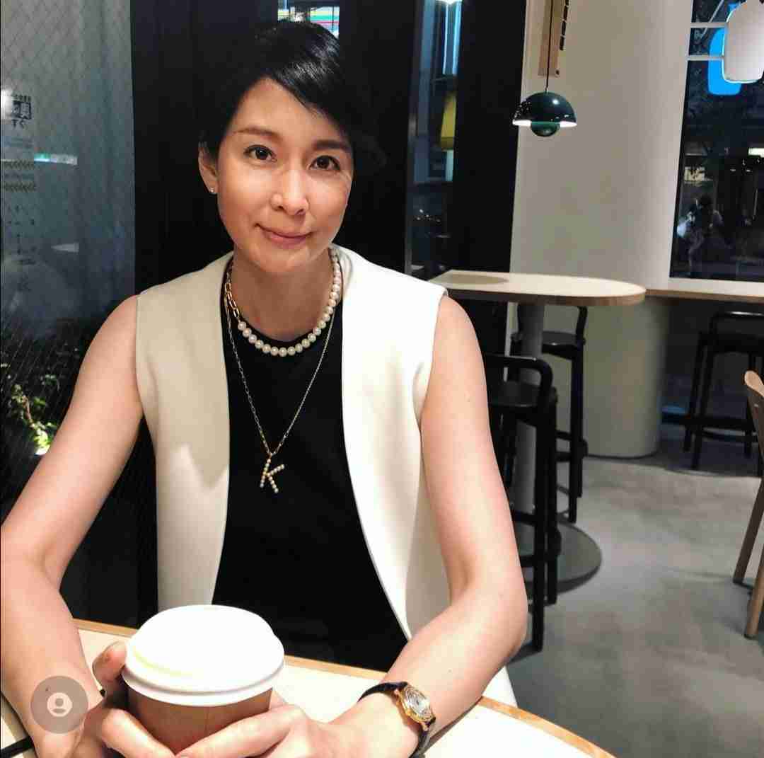 内田恭子、45才の再ブレイクか 肩出し服で「エレガンス美熟女」化