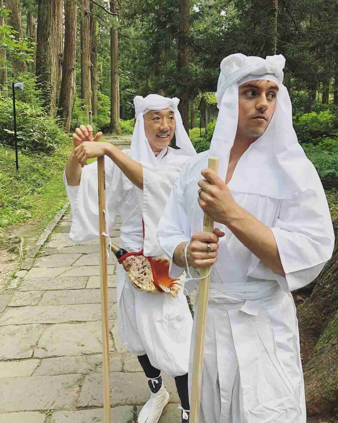 編み物姿が話題の英国選手、ついに「五輪カーディガン」完成! 思い出の「漢字」も刺繍