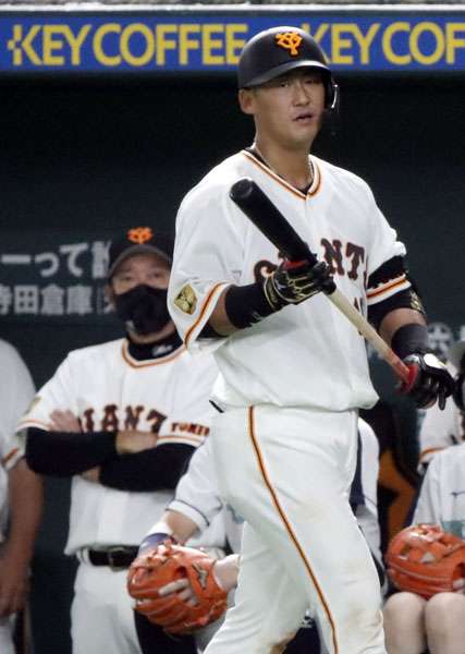 巨人がシレッと中田翔グッズ販売 厚顔ぶりにファン怒り「商魂込めて♪」と球団歌が揶揄される