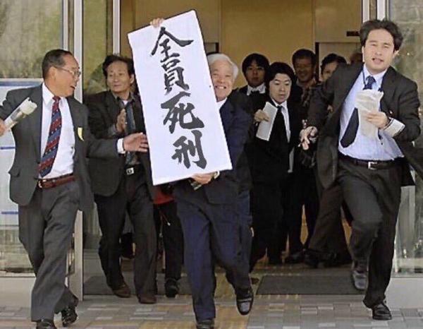 【閲覧注意】引っ越した家の壁の中から45万匹のハチ「壁からハチミツが垂れてきた」(米)