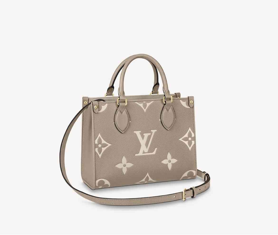 ブランド物バックや財布買う時、流行りの形を買いますか?