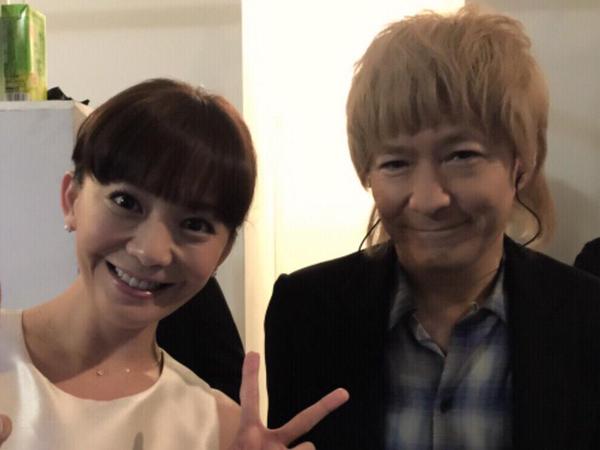 小室哲哉氏、金髪ボブのおしゃれ私服ショットを公開「素敵な笑顔」「かわいい」