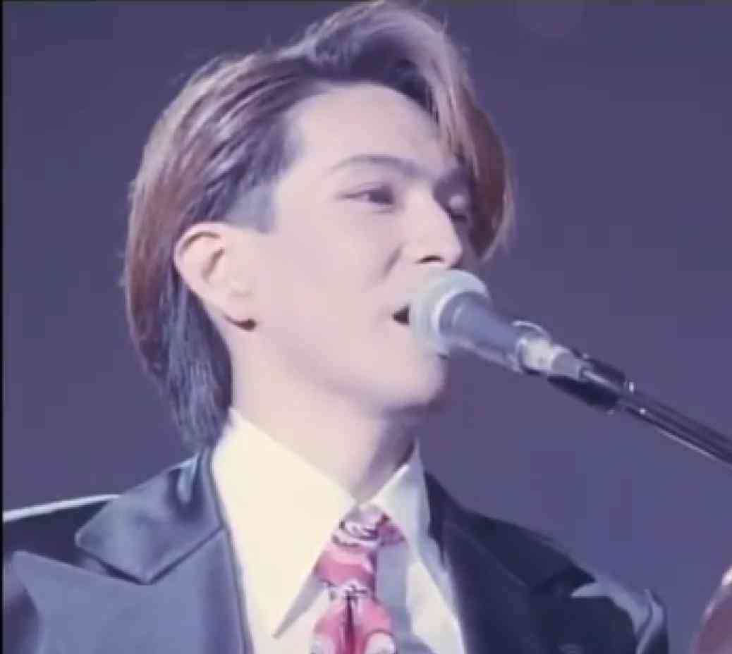 小室哲哉氏、金髪ボブのおしゃれ私服ショットを公開「素敵な笑顔」「かわいい」