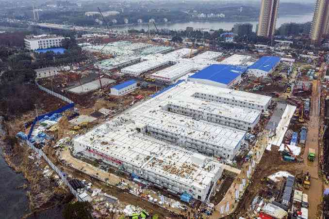 自宅療養の厳しい現実　散らかった嘔吐物「私死ぬの？」