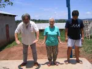 72歳男、散歩中の犬に激怒し女性に暴行 相次ぐ犬の散歩を発端とした暴力事件、突然犬を蹴った男も