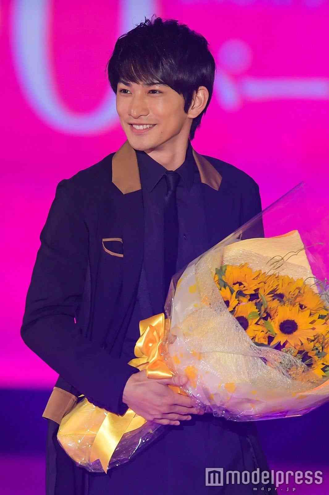 町田啓太、31歳バースデーで幼少期ショット公開「すでにイケメン」「可愛すぎ」と反響