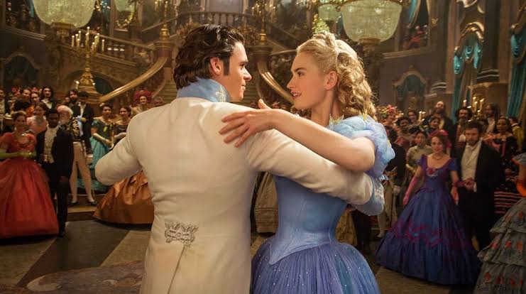 豪華キャスト勢ぞろい！新実写版『シンデレラ』新アート＆予告が公開