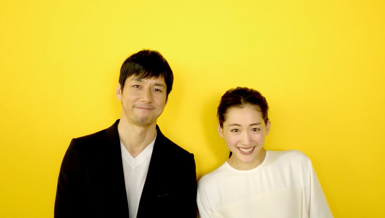 桑田佳祐×綾瀬はるか ユニクロCMで初共演 軽快にジーンズをはきこなす