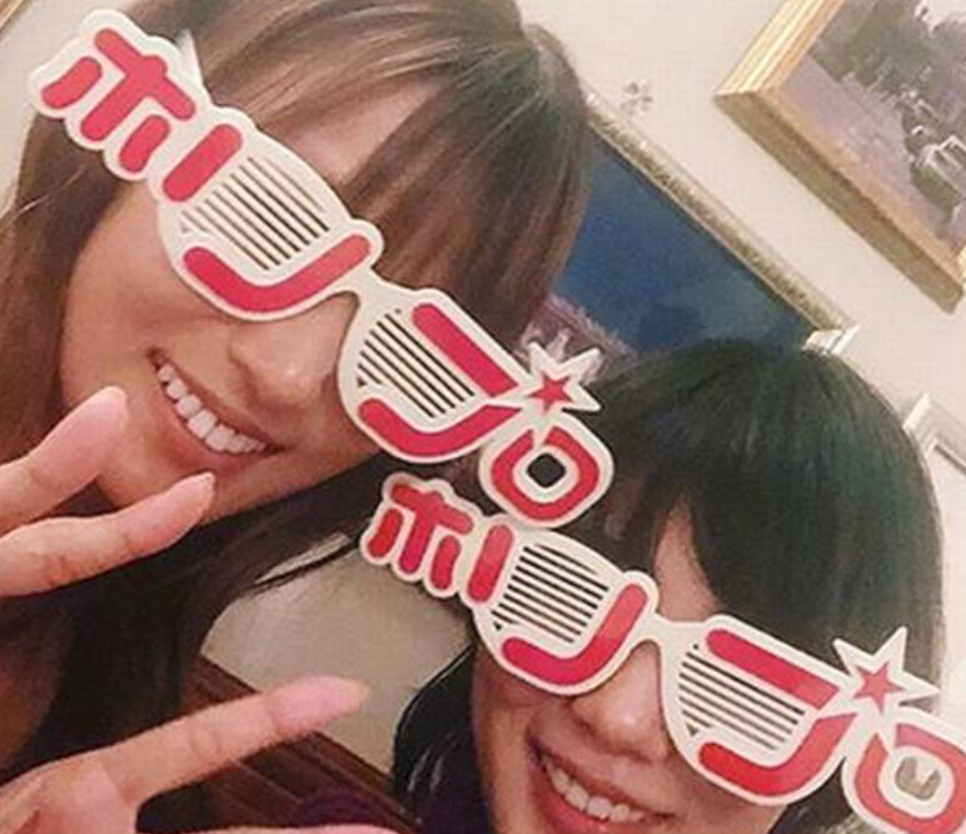 桑田佳祐×綾瀬はるか ユニクロCMで初共演 軽快にジーンズをはきこなす