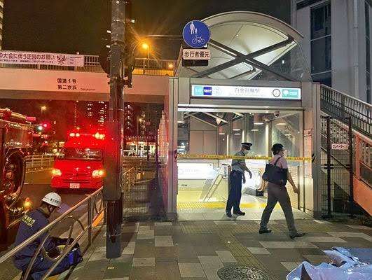 白金高輪で薬品かけ逃走 顔など火傷