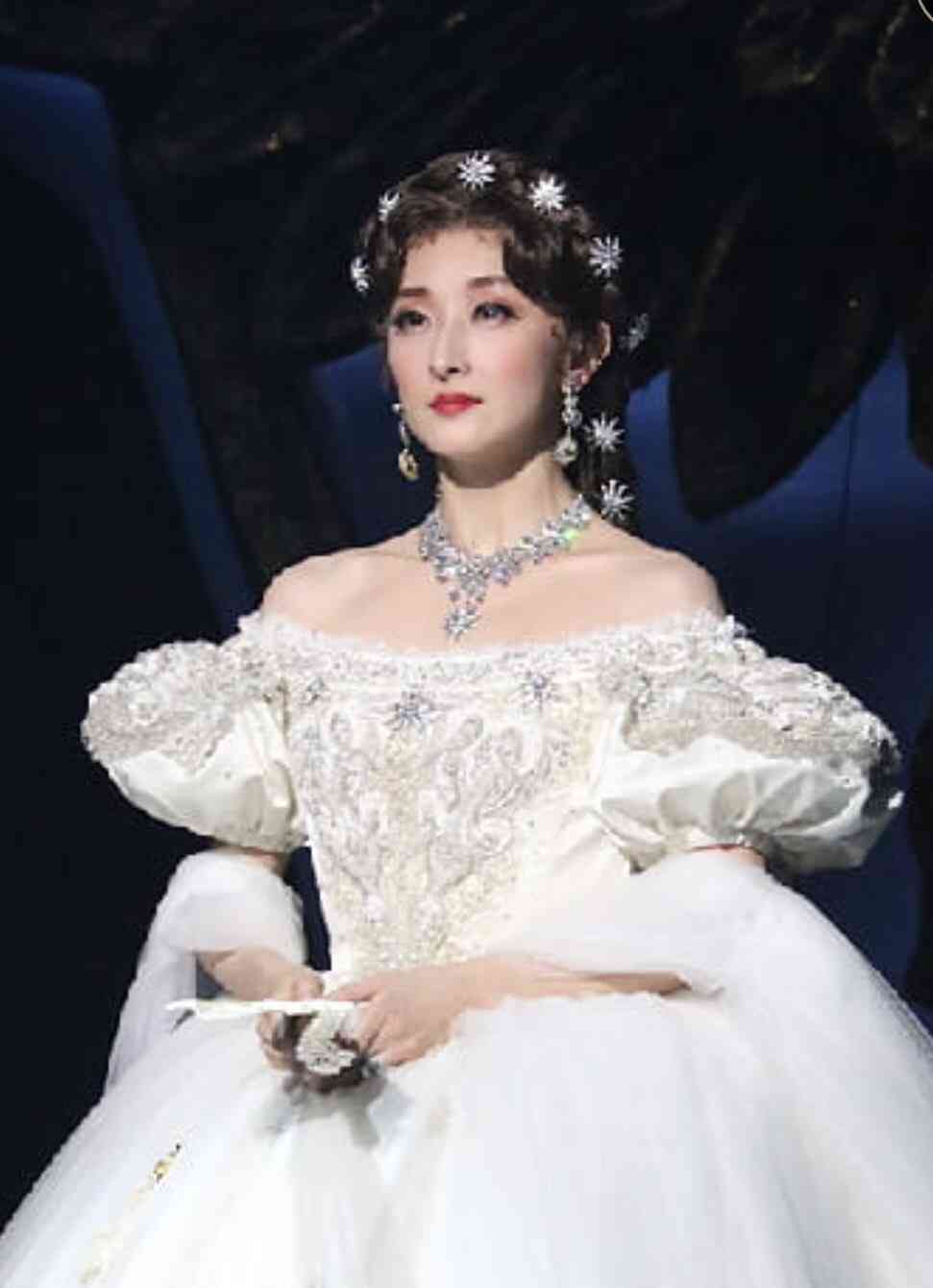 最高に美しいと思う宝塚出身の女優ランキング！3位は大地真央、2位は天海祐希、1位は…？