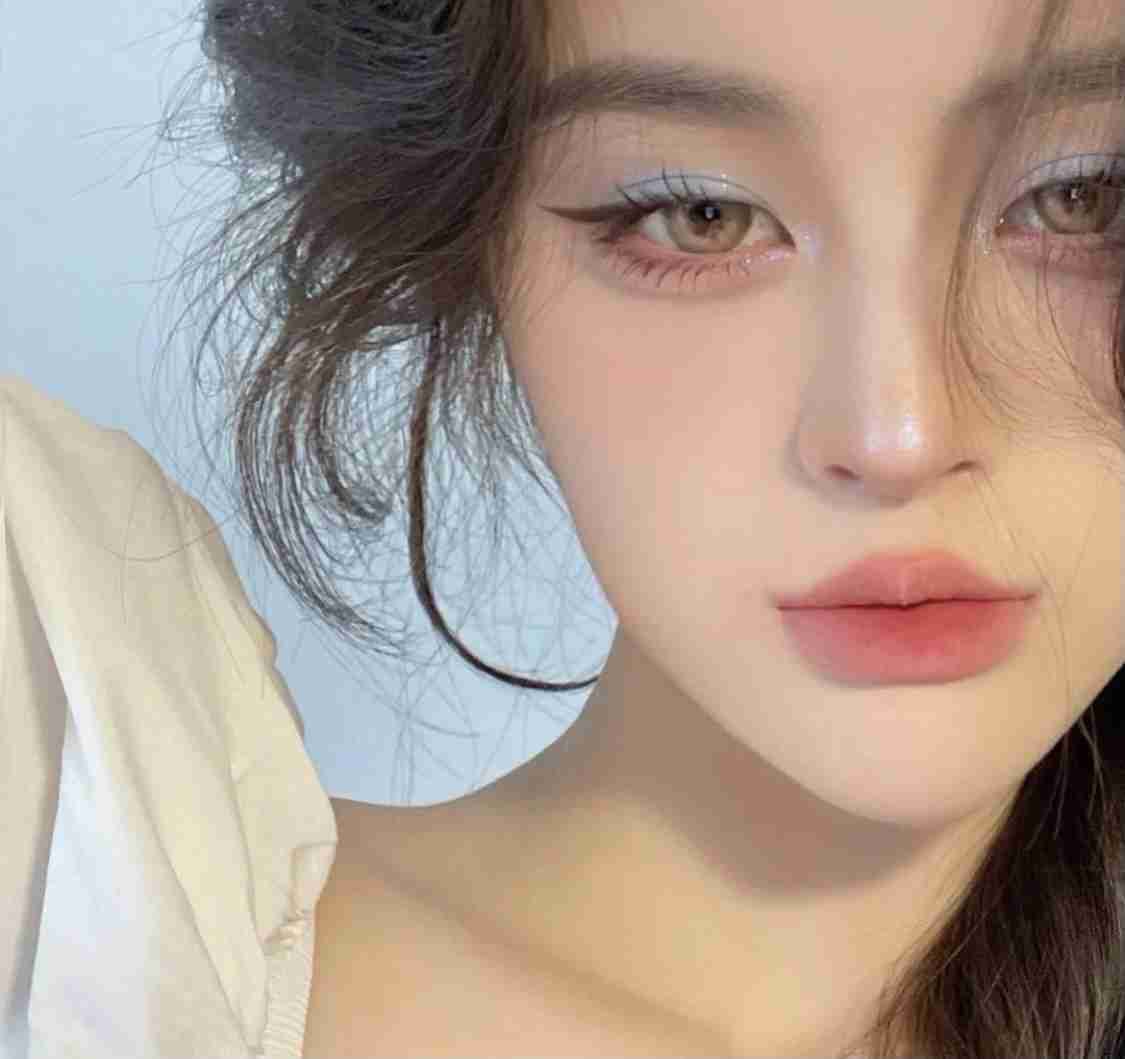 カラフルなアイメイクが見たい！