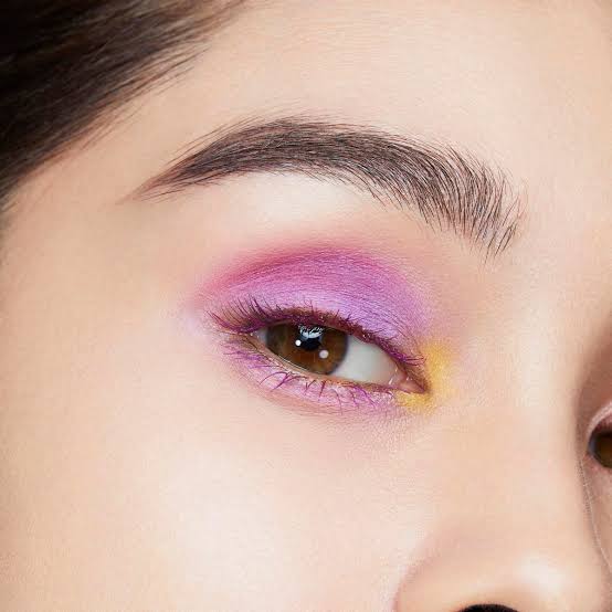 カラフルなアイメイクが見たい！