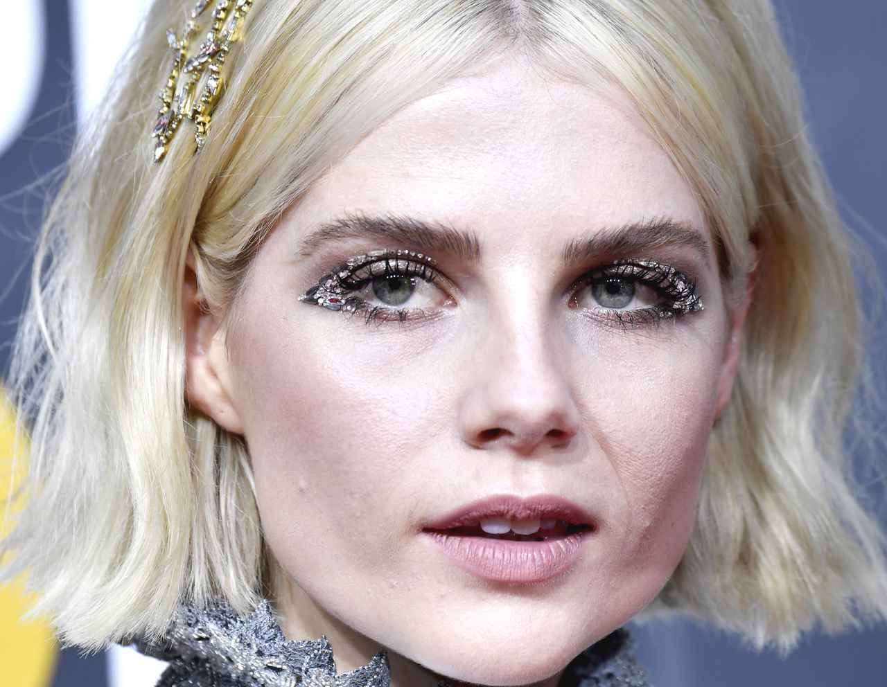 カラフルなアイメイクが見たい！