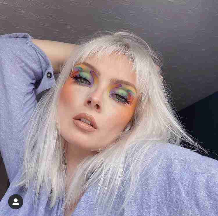 カラフルなアイメイクが見たい！