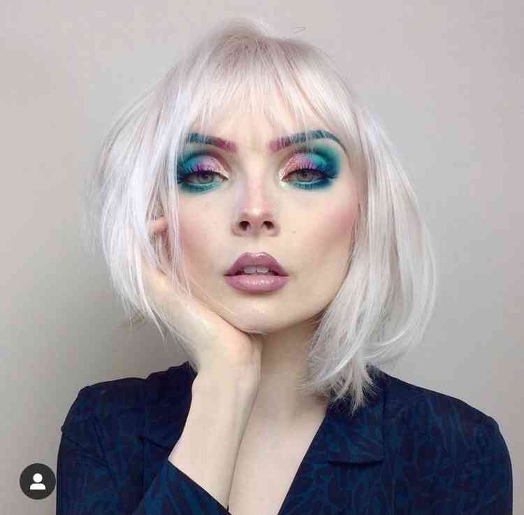 カラフルなアイメイクが見たい！