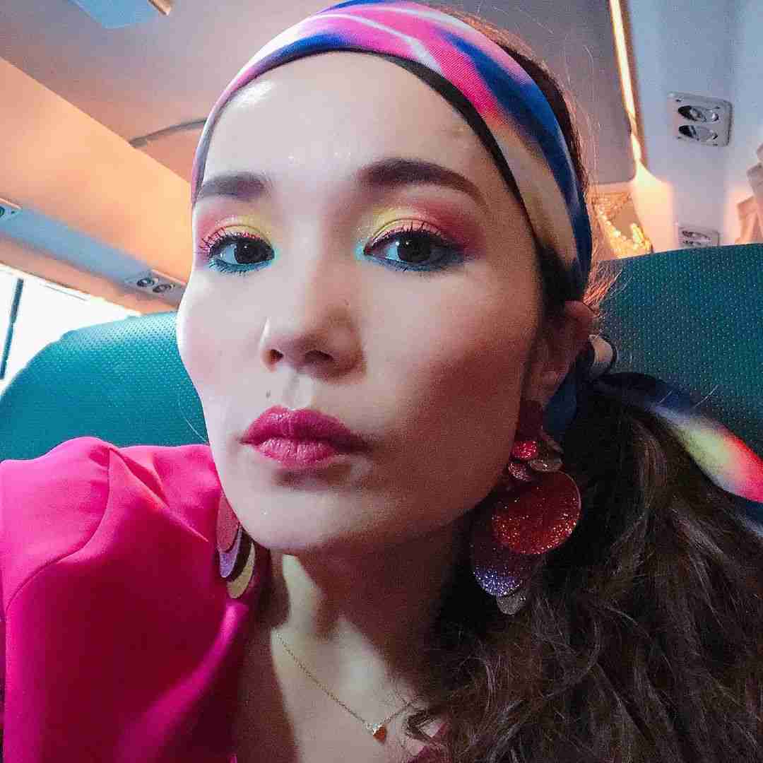 カラフルなアイメイクが見たい！