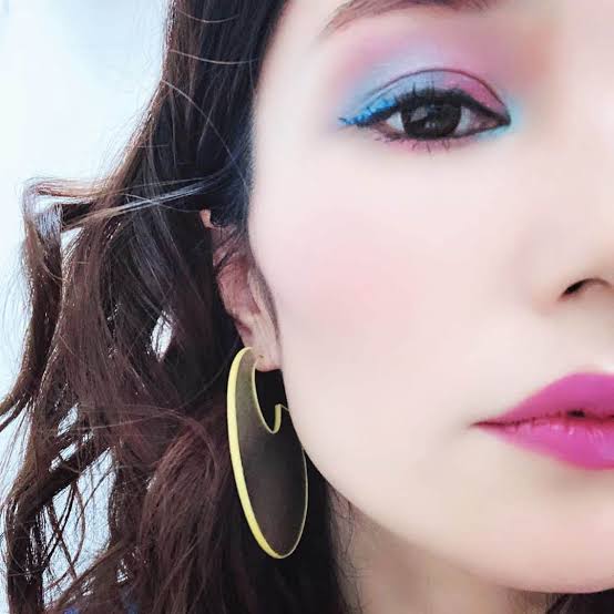 カラフルなアイメイクが見たい！