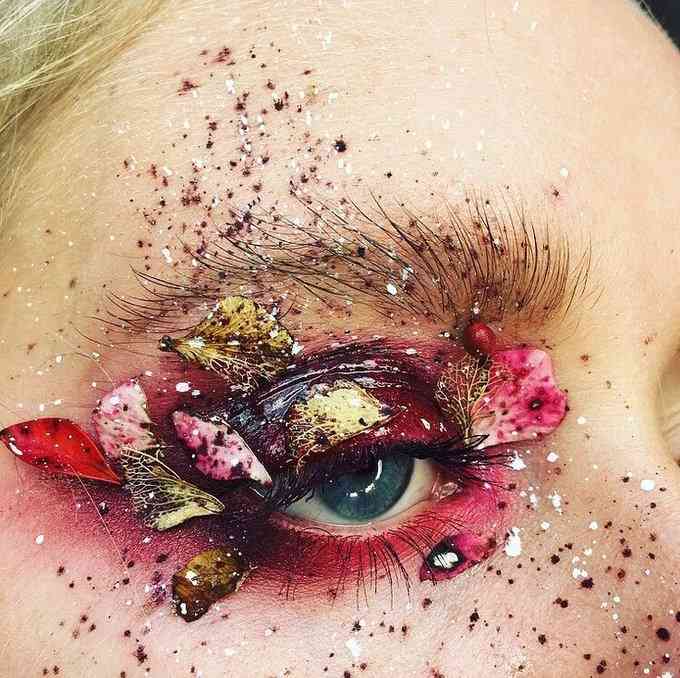 カラフルなアイメイクが見たい！