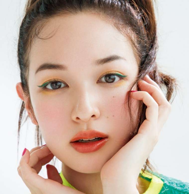 カラフルなアイメイクが見たい！