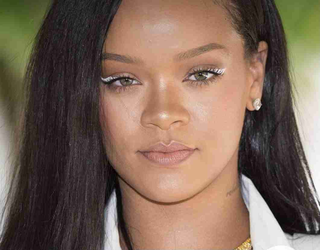 カラフルなアイメイクが見たい！