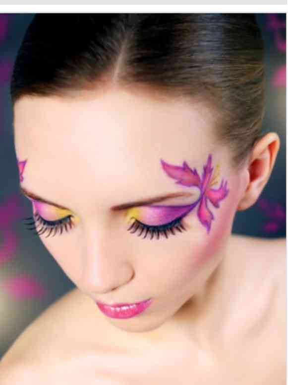 カラフルなアイメイクが見たい！