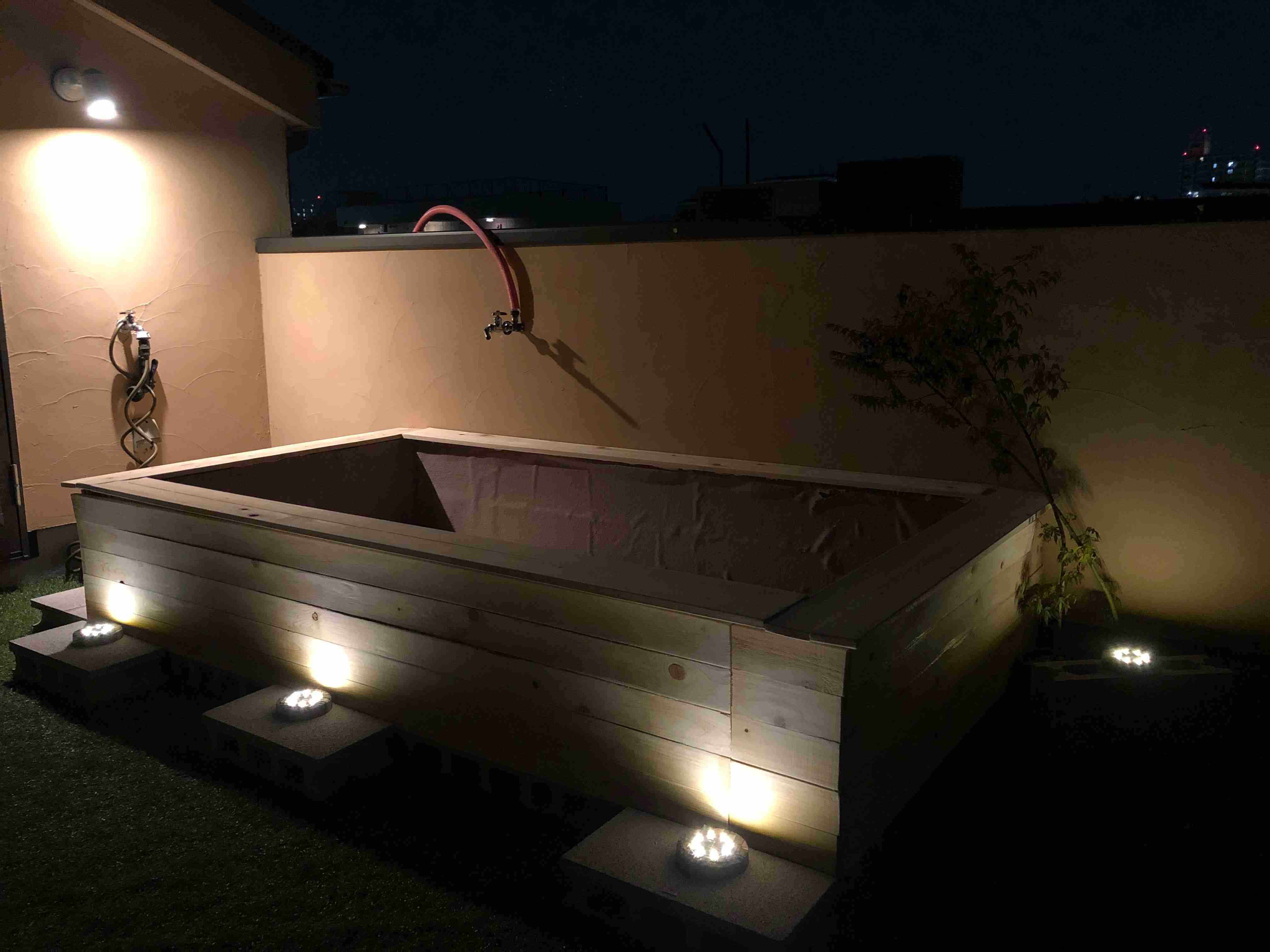 財前直見、大分の自宅ベランダの“露天風呂”公開「素敵すぎる！」「理想的なステイホーム」