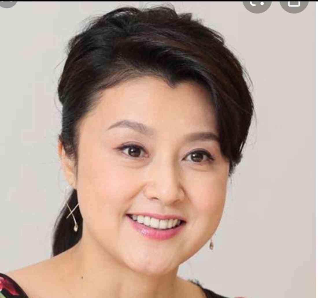 藤原紀香「修正なし」のドレス写真に反響「女神様降臨」「抜群のスタイル」