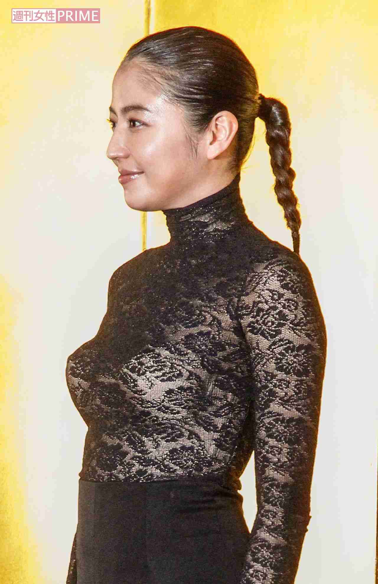 女優の舞台挨拶衣装を貼るトピPart5