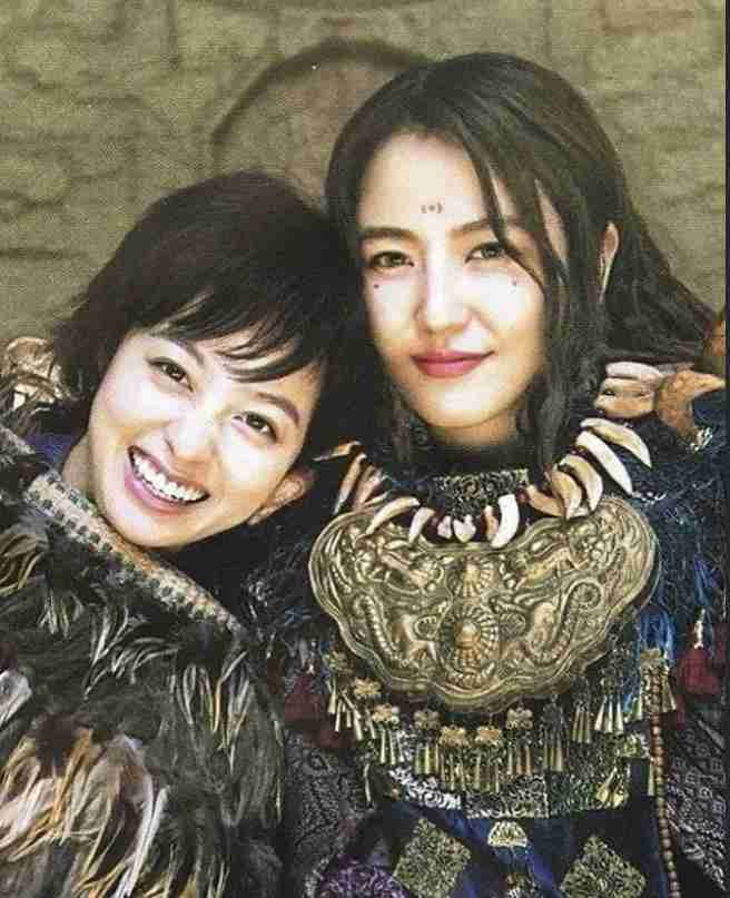 女優の舞台挨拶衣装を貼るトピPart5